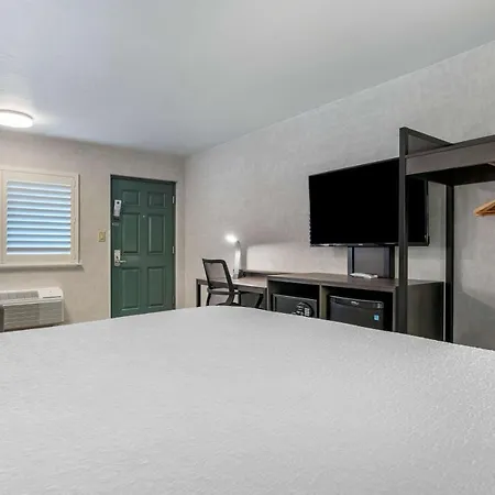 Best Western Plus Hilltop Inn Redding Exterior photo