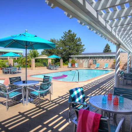 Best Western Plus Hilltop Inn 