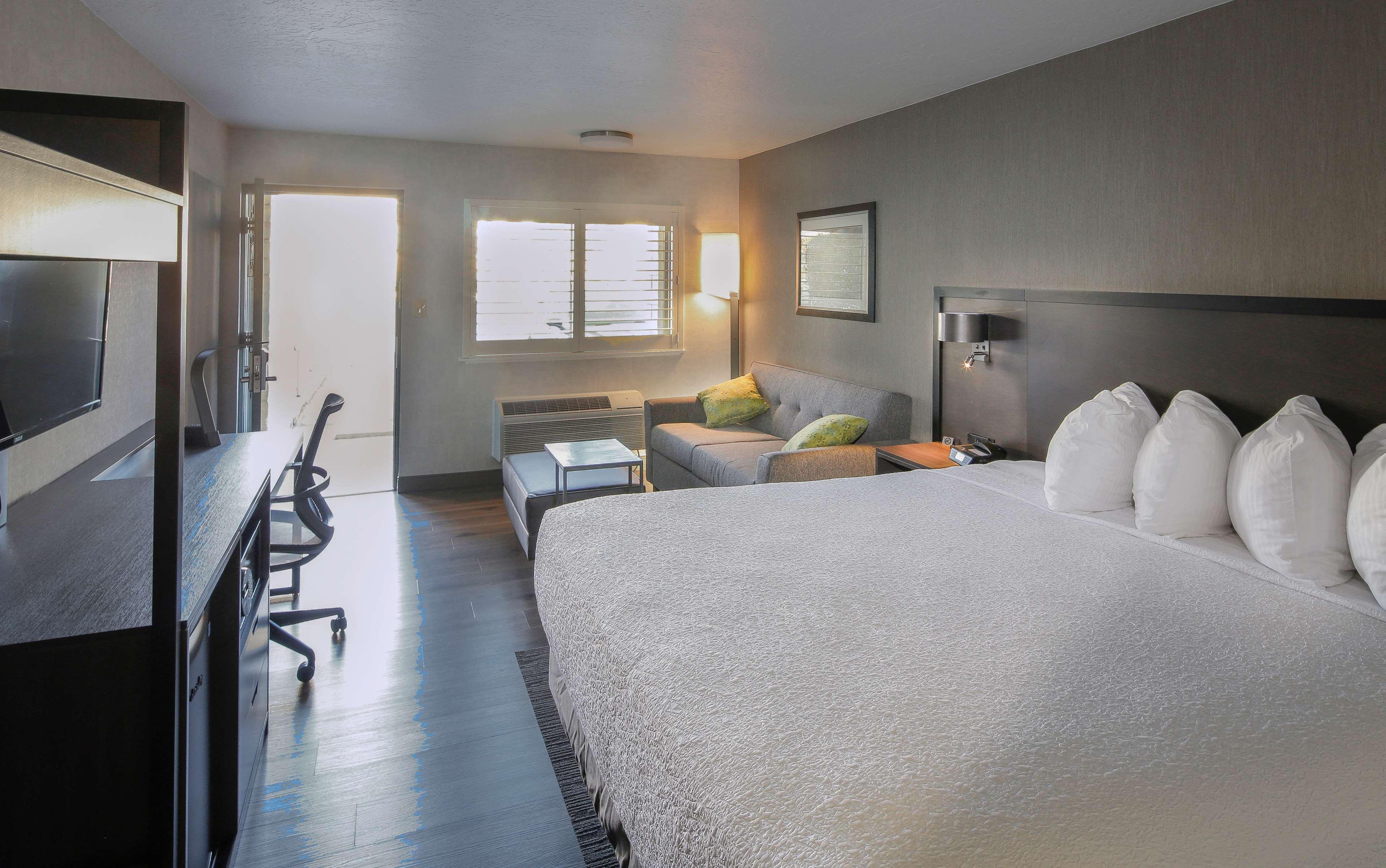 Best Western Plus Hilltop Hotel